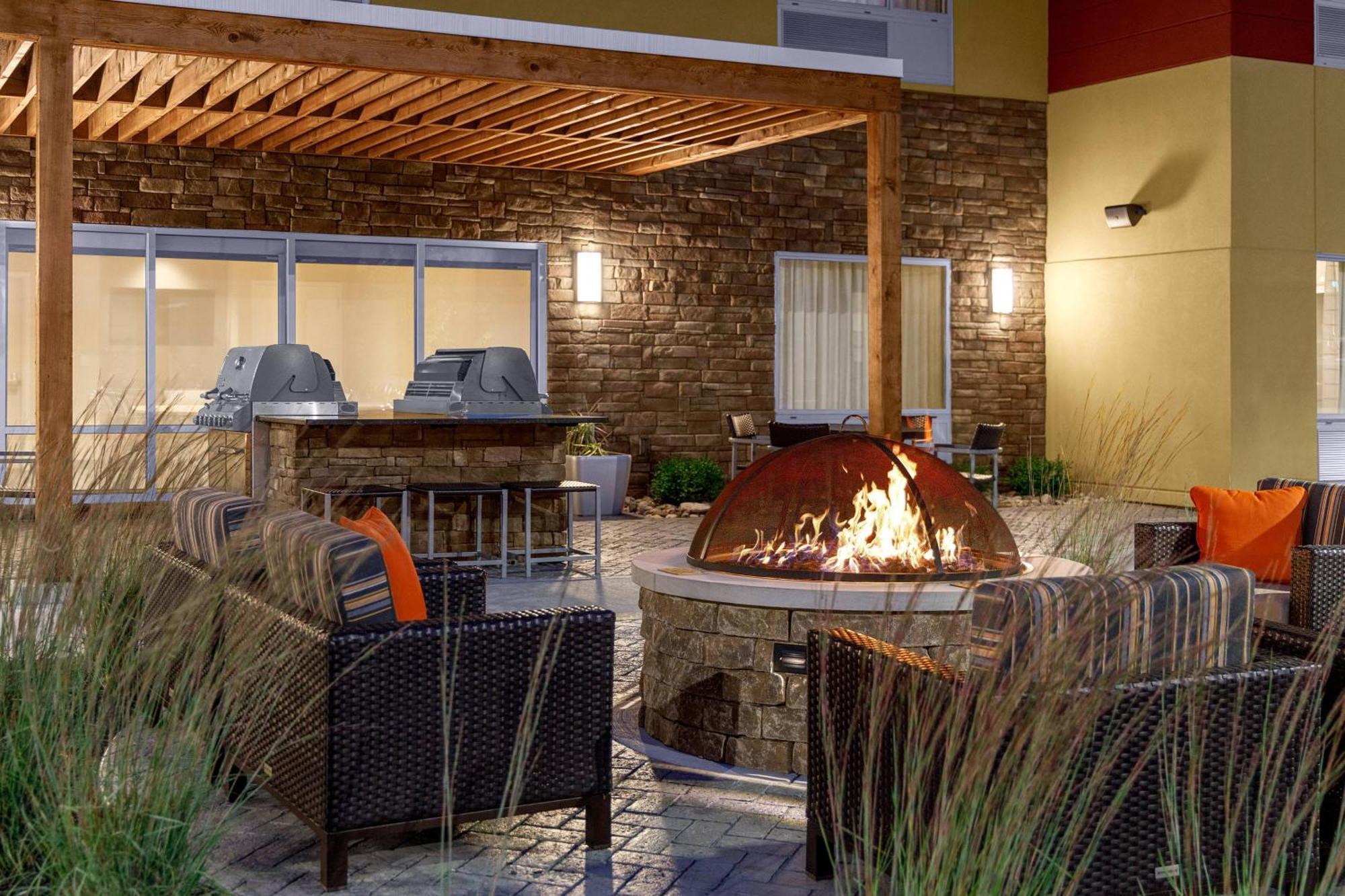 Towneplace Suites Cincinnati Фэрфилд Экстерьер фото